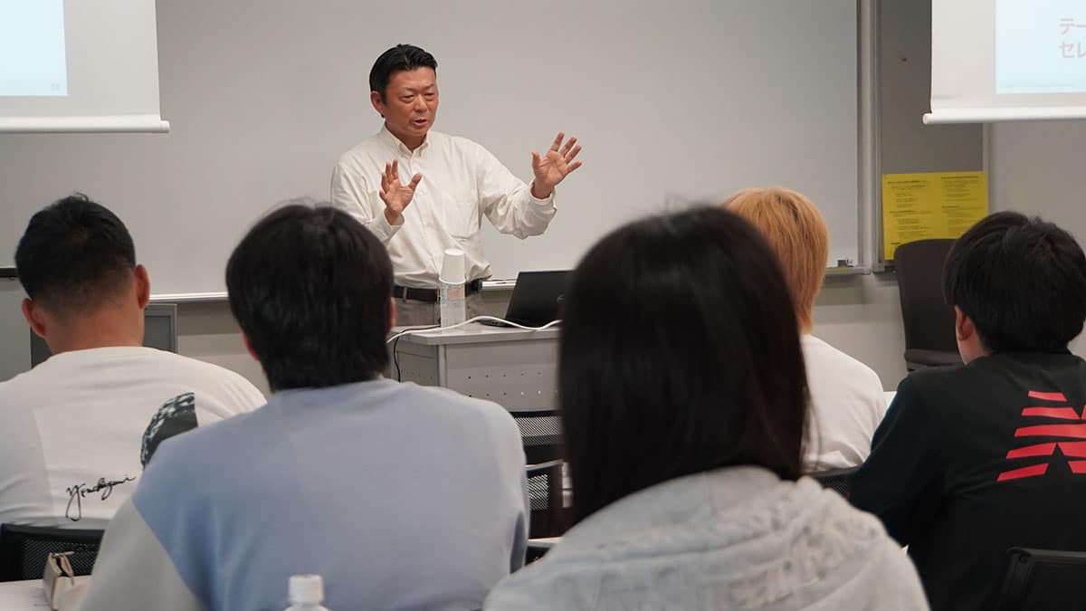 上智大学全学共通科目「つくるⅡ（キャリア形成Ⅱ）」で代表取締役社長の守本 正宏が講義を行いましたのサムネイル